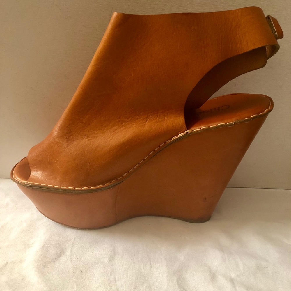USED CHLOE OPEN TOE CUFFED WEDGE. SIZE 40